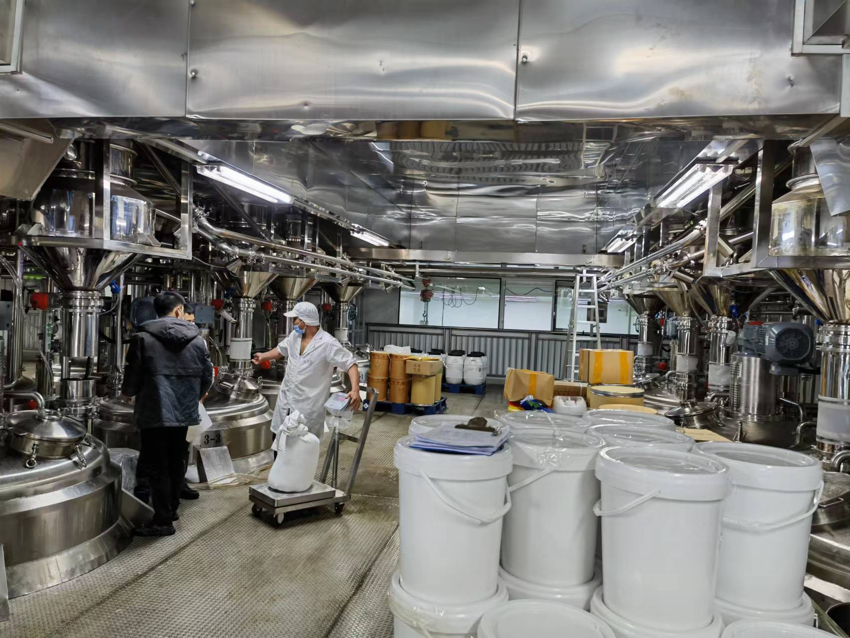 反應(yīng)釜真空上料生產(chǎn)線